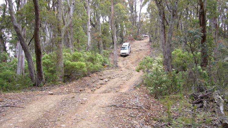 16-Jumbo descends Flats Track