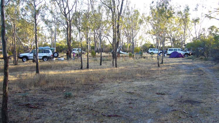 07-Camping on the edge of Lake Albacutya