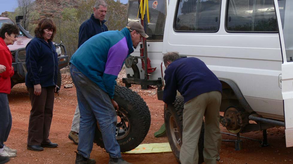 19-Bill cops a flat - John lends a hand